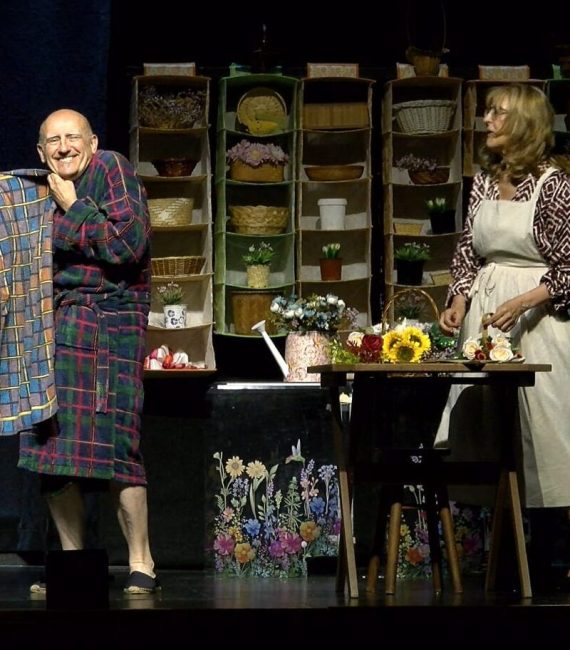 PERSONAJES JACINTO Y ROSA DE LA OBRA "LILA LA LÍA" DE TEATRO EL HÓRREO